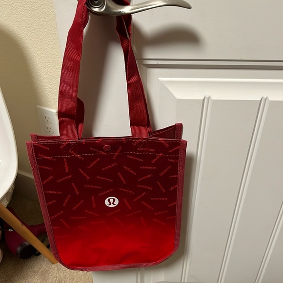 Lululemon small shopping bags red - Picture 1 of 1